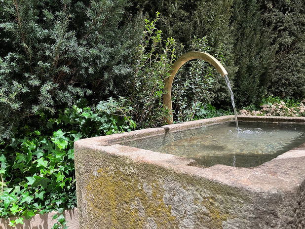 Gartenbrunnen alt, gebraucht und Nostalgie. Brunnenprojekte in Bern, Berner Oberland und Solothurn 