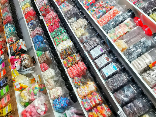 🍬 Retro Sweets Everyone Loved in the 90s (And You Can Still Get Them Today!)