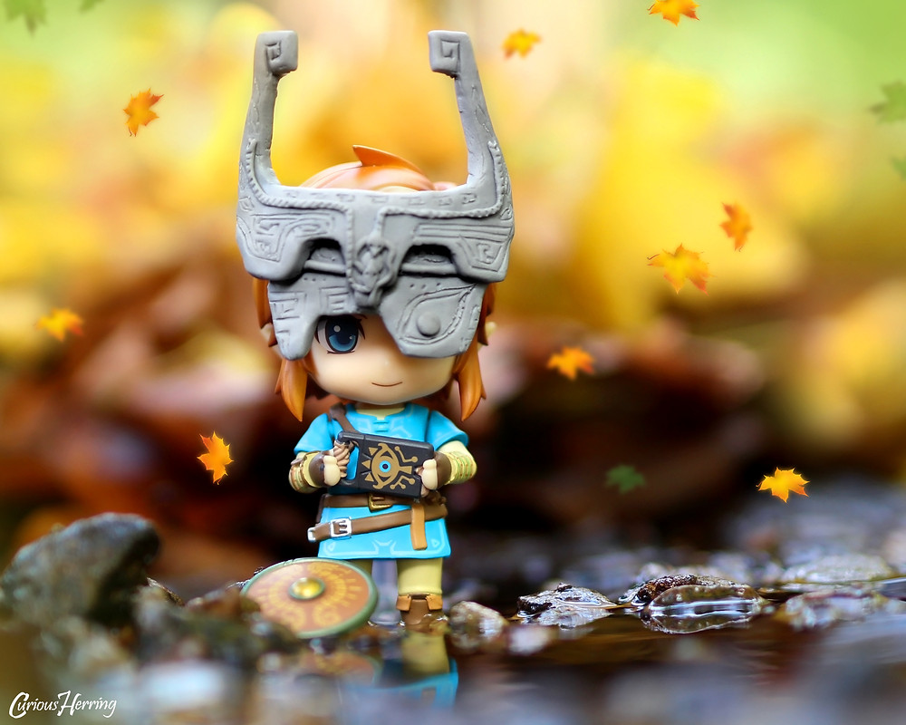 BotW Legend of Zelda Nendoroid Link Nendoroid and toy photography featuring link by the waterside wearing Midna's helmet with Sheikah Slate.