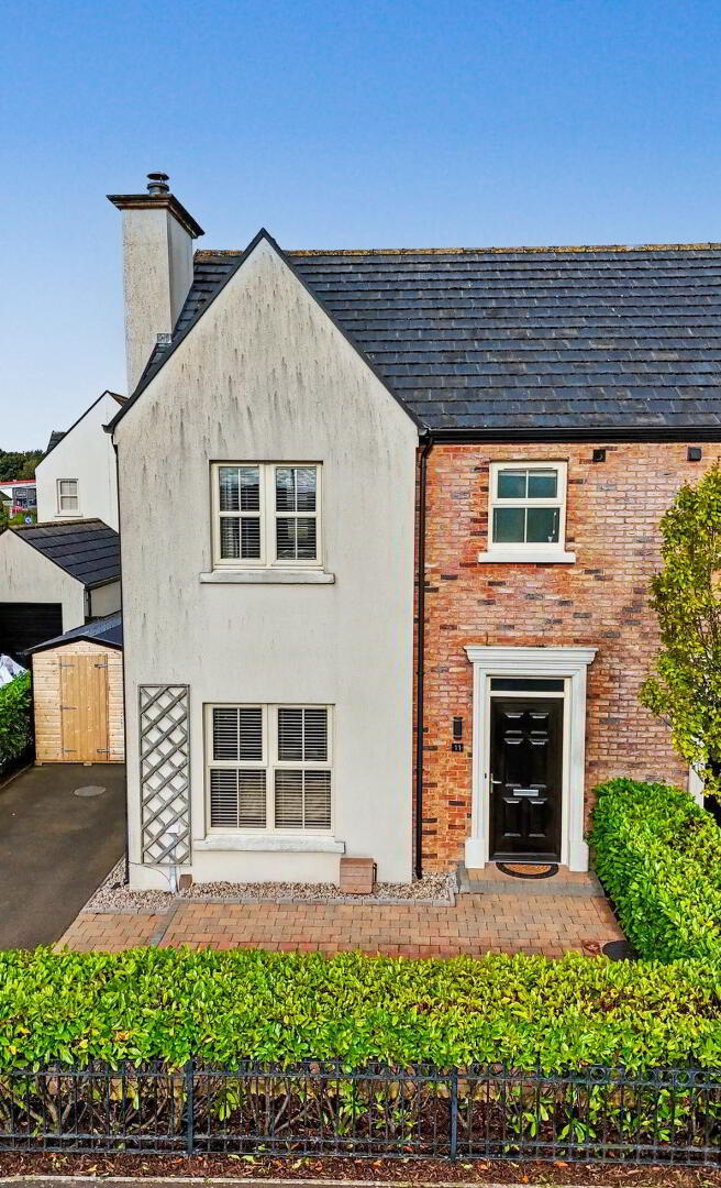 11 Oak Country Manor, BT47 6HG