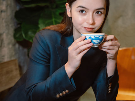 提供男女裝訂造服務，包括西裝、禮服、恤衫和大衣。