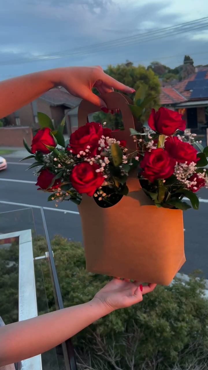 Thumbnail: 🌹 Classic Romance – 12 Rose Floral Box 🌹