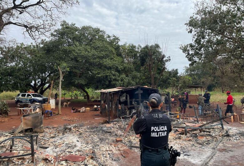 casa ficou toda destruida.