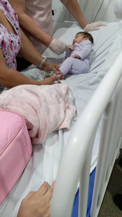 Guardas municipais salvam bebê após se engasgar com a própria saliva em Dourados.