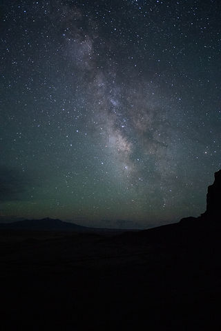 Night sky photo of Milky Way with right white balance set to 3750K showing cool tones