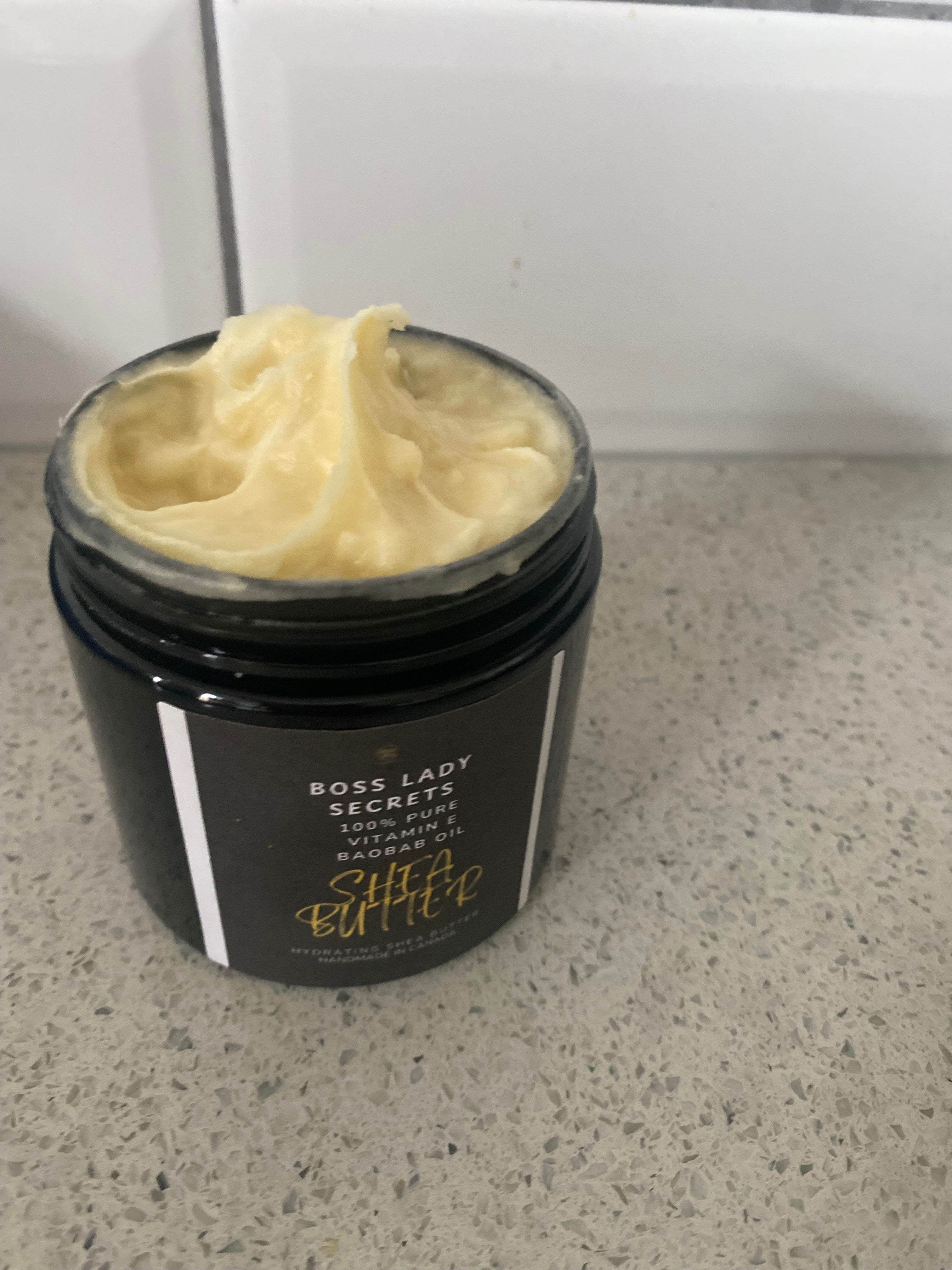 Beurre de Karite  avec huiles pour vergeture