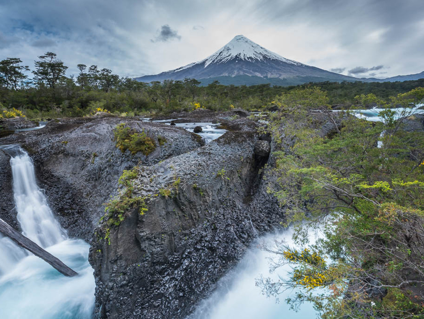 Saltos Del Rio Petrohué.