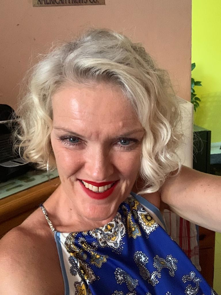 english teacher professora de ingles aulas de ingles particular toefl toeic ielts conversation british teacher frances britanica tet the english teacher sao jose dos campos