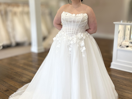Off-The-Rack Wedding Gowns in Illinois: How Does Bridal Sizing Work?