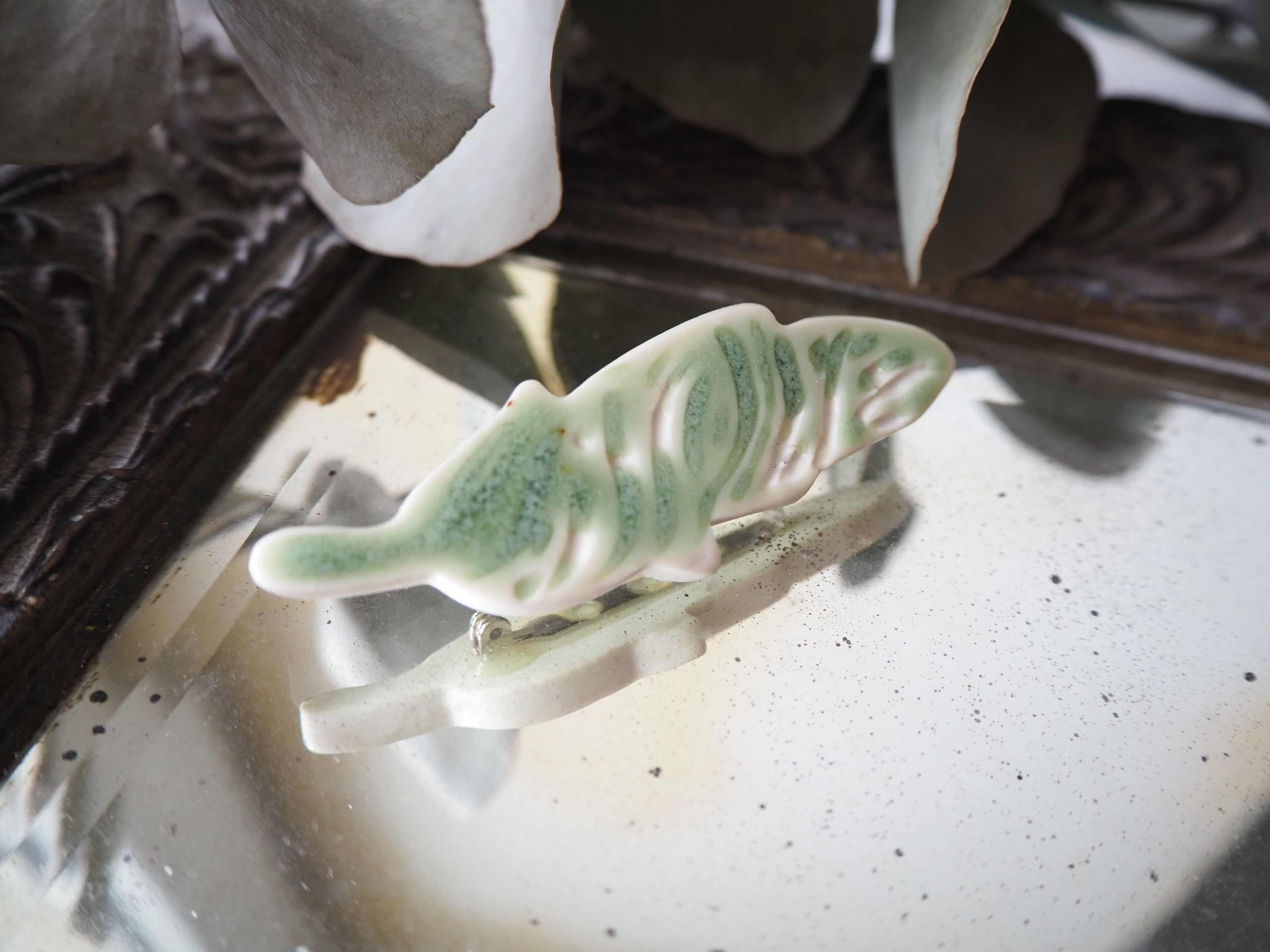 Broche plume vert d'eau