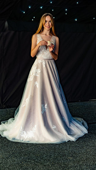 Autumnal lace with large leaf design, pretty and comfortable pleated top with illusion back with buttons to the top.  It also has pockets!!