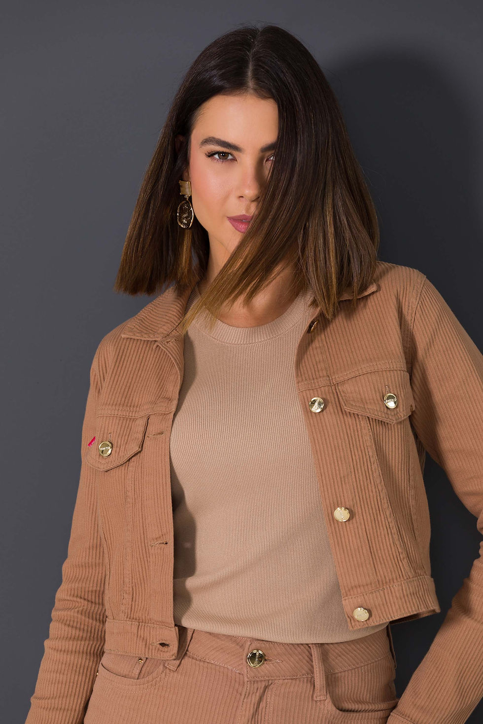 Miniatura: Jaqueta Cropped em Cotelê Camel
