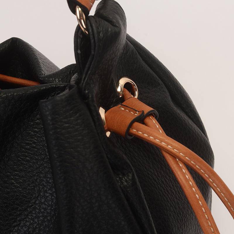 Miniatura: Bolsa Saco Média Alças Caramelo WJ Preto