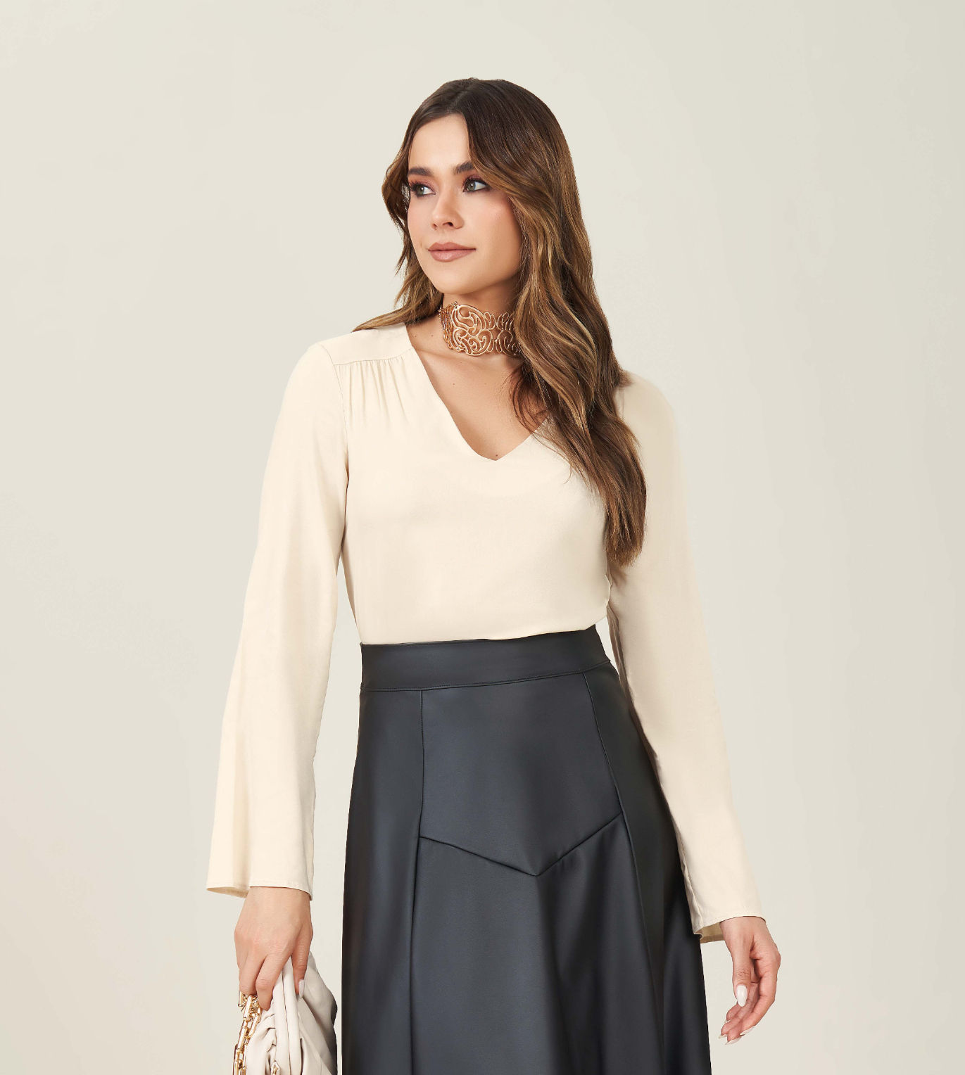 Blusa de Manga Longa em Plano Viscose Sarjada Giz