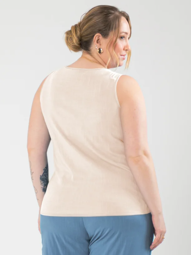 Miniatura: Regata Plus Size Decote V em Viscose Bege