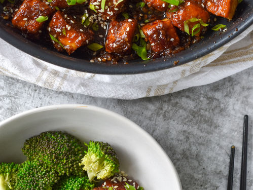 Coconut-Crusted Tofu in Sweet Chili Sauce