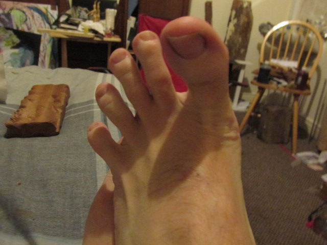 ok now i am taking pictures of my feet