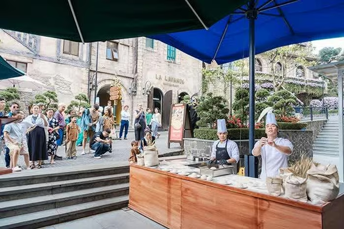 The "Pizza Time" show at Ba Na Hills.