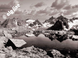 Austria; Österreich; Vorarlberg; Montafon; Silvretta; Bielerhöhe; Landschaften; See; Bergsee; Gipfel; Madernerasee; Seehorn, Wandbilder, Wandtapete, sepiagetont,