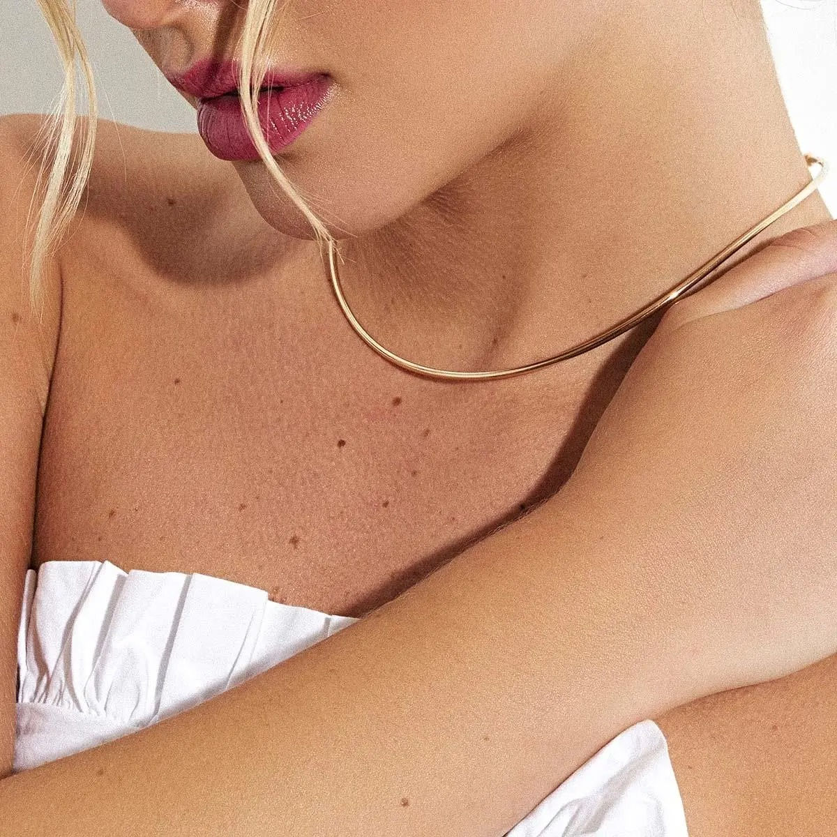 GARGANTILHA COM ARO LISO ABERTA - FOLHEADA A OURO 18k DOURADO