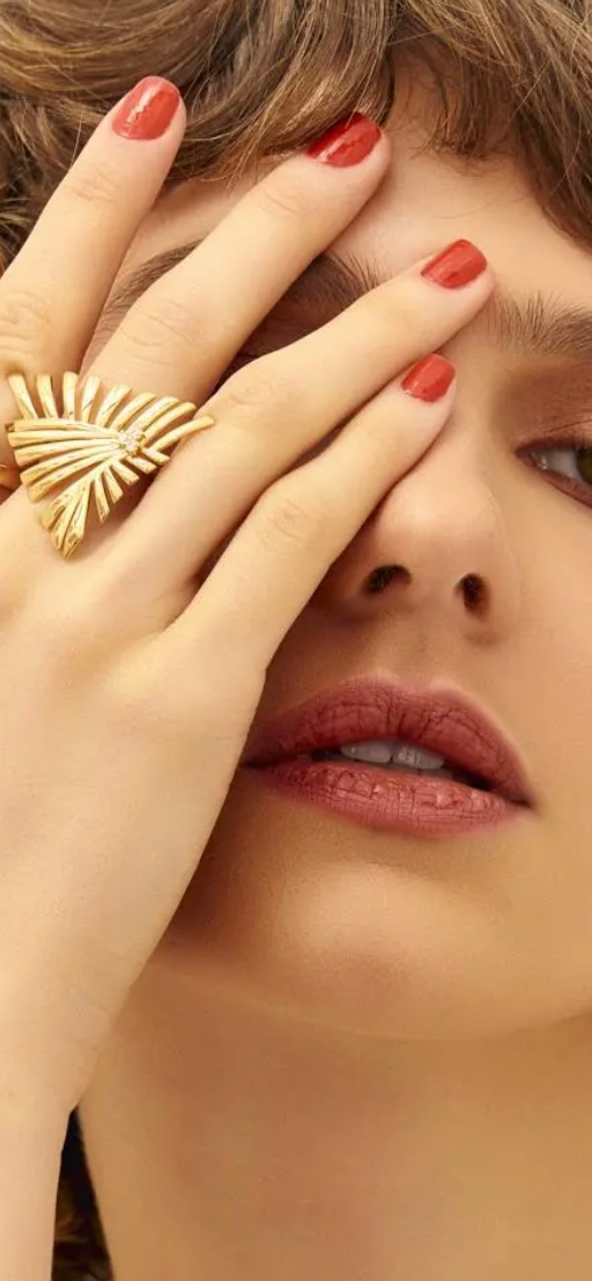 ANEL DE FOLHA LISO E CRISTAIS -FOLHEADO A OURO 18 K DOURADO
