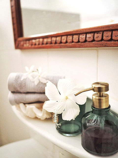 Hakuna Matata Paje - Villa Bathroom-min.jpg