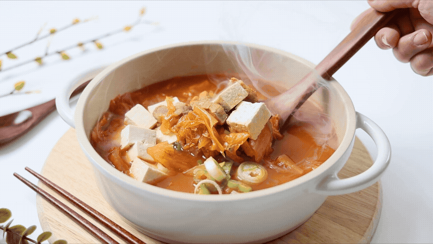 Korean traditional food - omogary kimchi jjigae