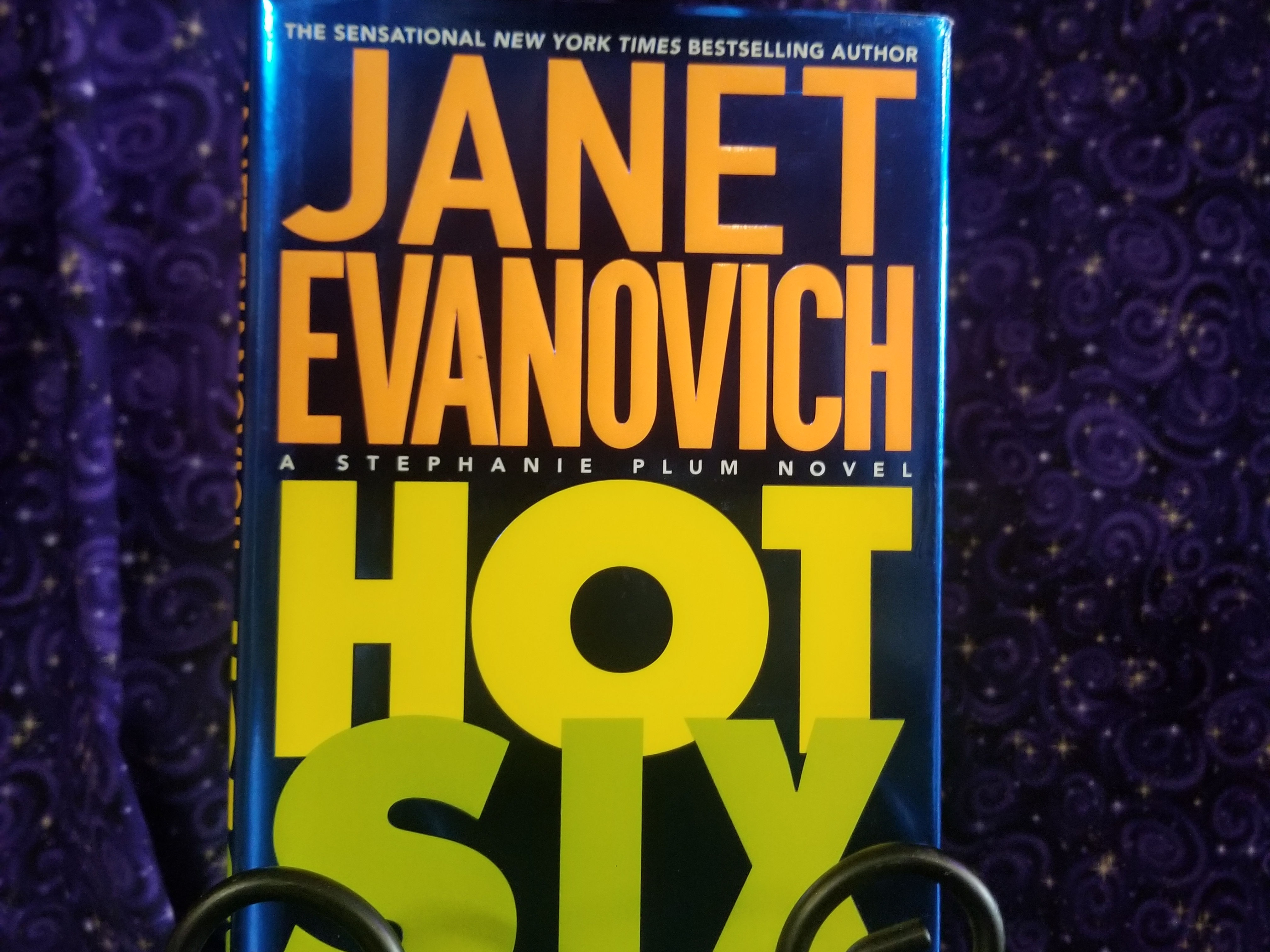 Hot Six by Janet Evanovich 