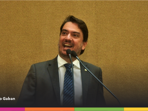 Pedro Tavares comemora aprovação de projeto para combater ansiedade e depressão nas escolas