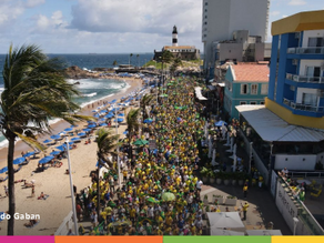 Manifestação contra censura e pela liberdade de expressão reúne multidão no Farol da Barra