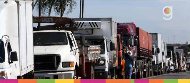 Caminhoneiros ameaçam greve nacional em meio à alta do diesel