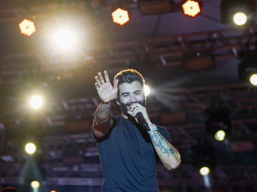 Arraiá de LEM: Gusttavo Lima reúne 55 mil pessoas em terceira noite de festa