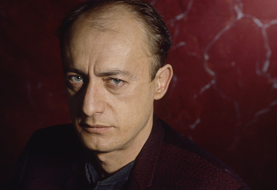 Etienne Chicot en photo studio en 1990.