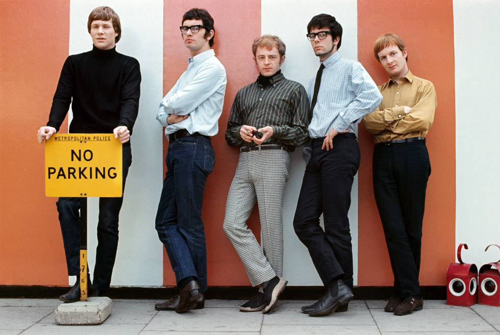 Le groupe Manfred Mann à Londres en 1966.( de gauche à droite Paul Jones  Tom MC Guinness  Mike Hugg   Manfred Mann et Mike Vickers)