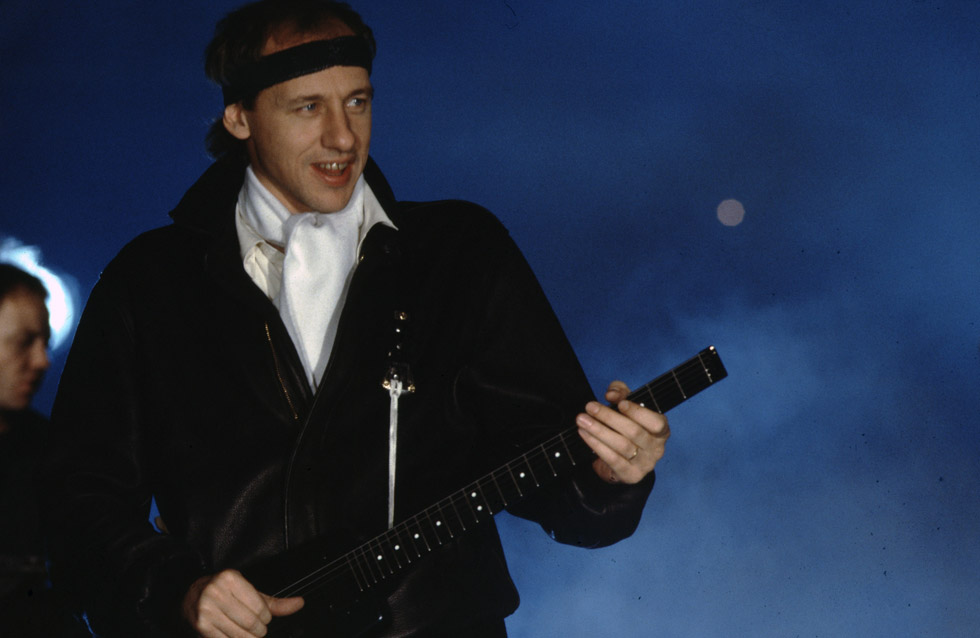 Mark Knopfler lors de l'émission télévisée "Johnny Metro blues"  de Maritie et Gilbert Carpentier le 20 novembre 1985.