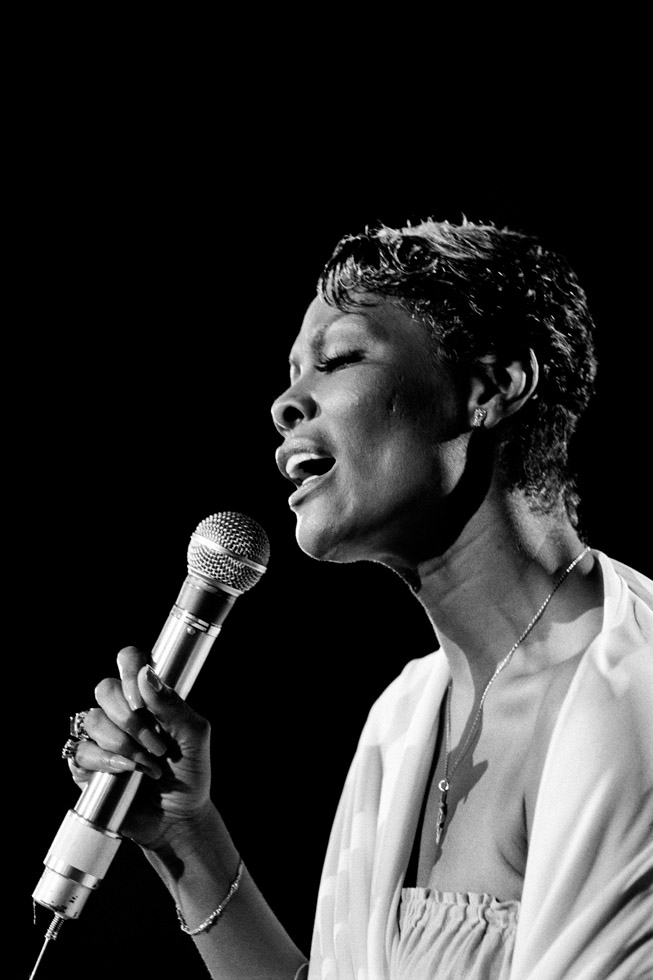 Dionne WARWICK