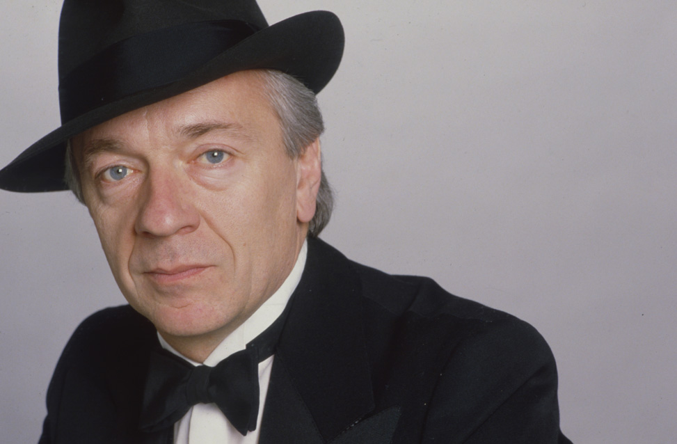 Jean-Pierre Cassel en studio le 3 avril 1984.