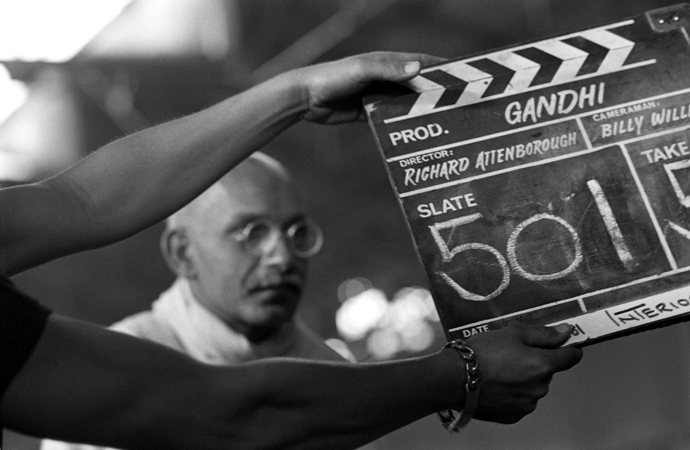 Ben Kingsley sur le tournage du film "Gandhi" de Richard Attenborough en février 1981.