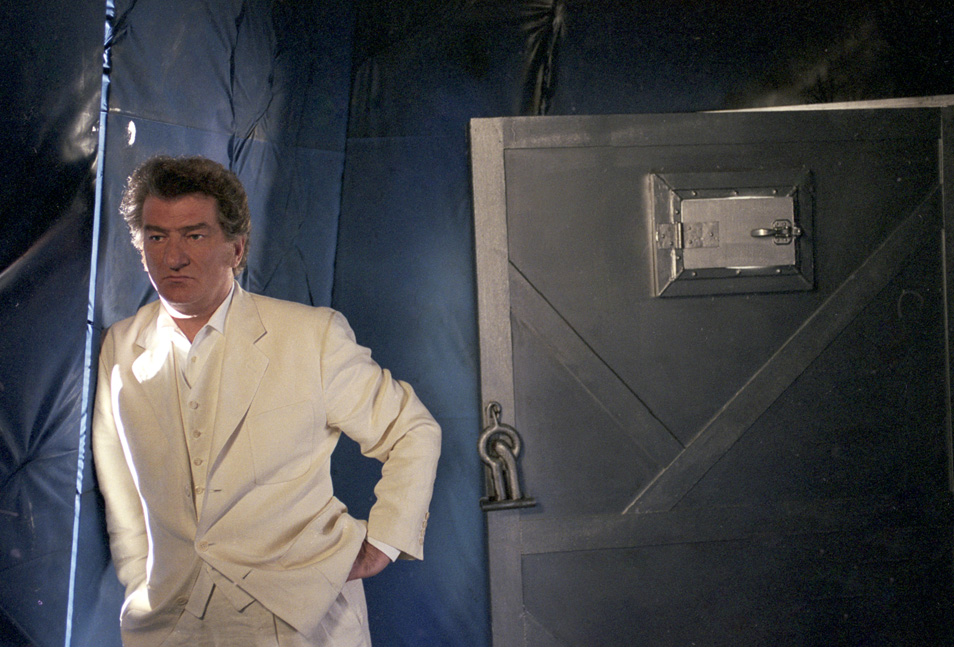 Eddy Mitchell lors du tournage du clip "Les Tuniques bleues et les indiens" le 18 juillet 1996.