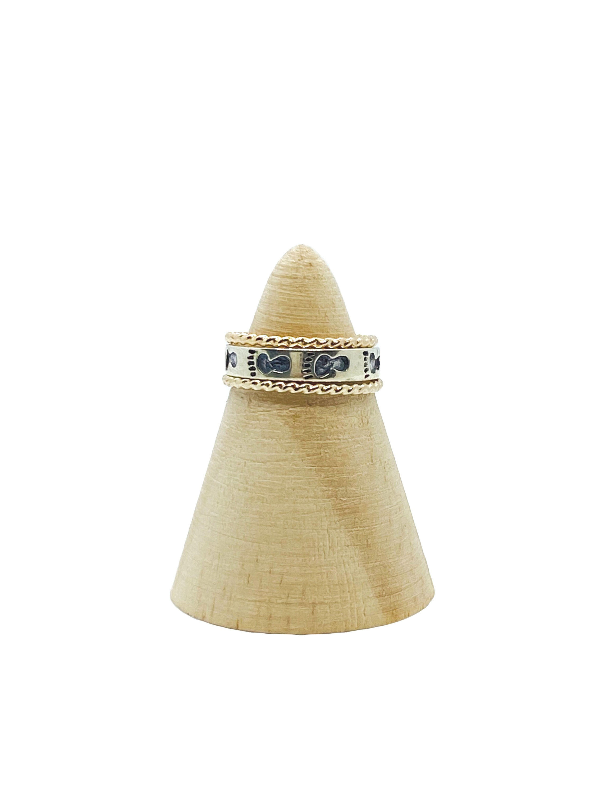 Foot Print and 2x Gold Twist