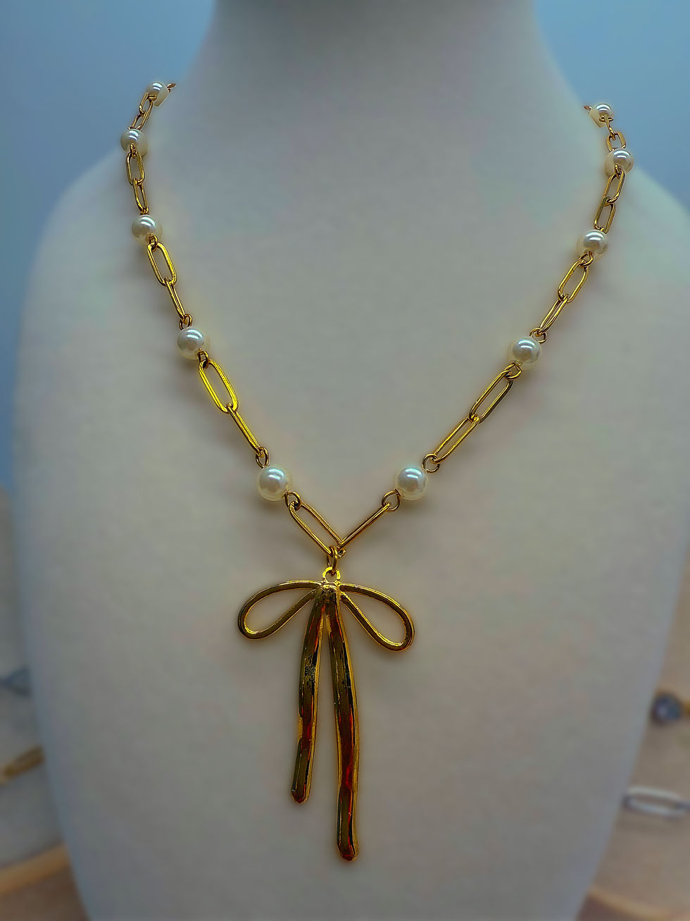 Thumbnail: Pearl & Bow Necklace - 18k Gold P