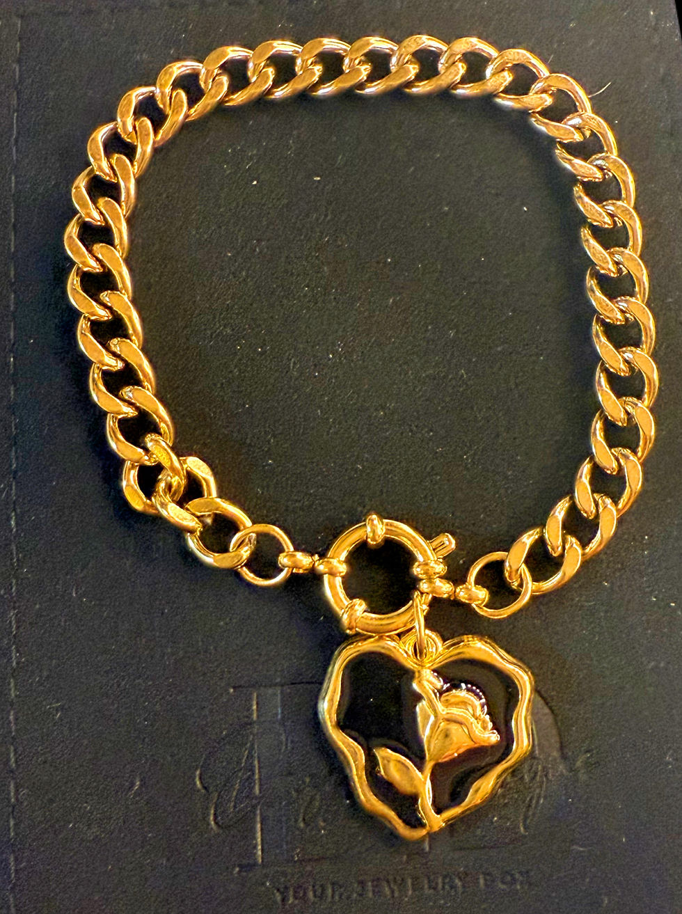Thumbnail: Gold Chainlink bracelet with Sailor clasp 