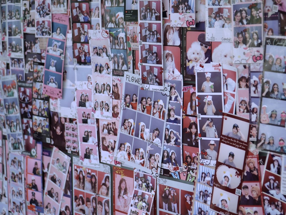 Những tấm ảnh photobooth in lấy ngay, ghi lại kỷ niệm cùng bạn bè. (Ảnh: Sưu tầm)