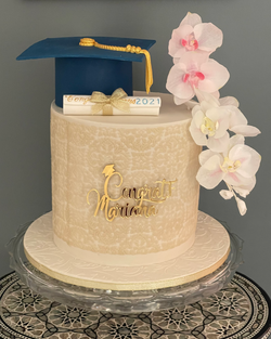 Cap & Diploma Graduation cake