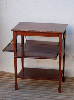 Sto za piće sa oborivim ivicama