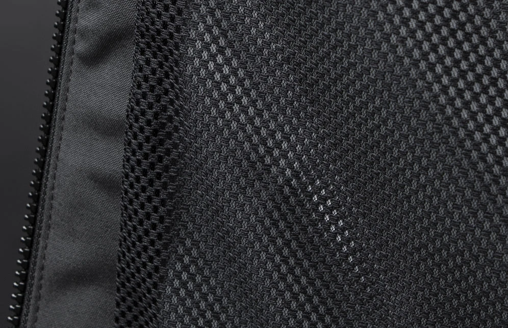2020-featurebanner-medium-apexjacket-black-7.webp