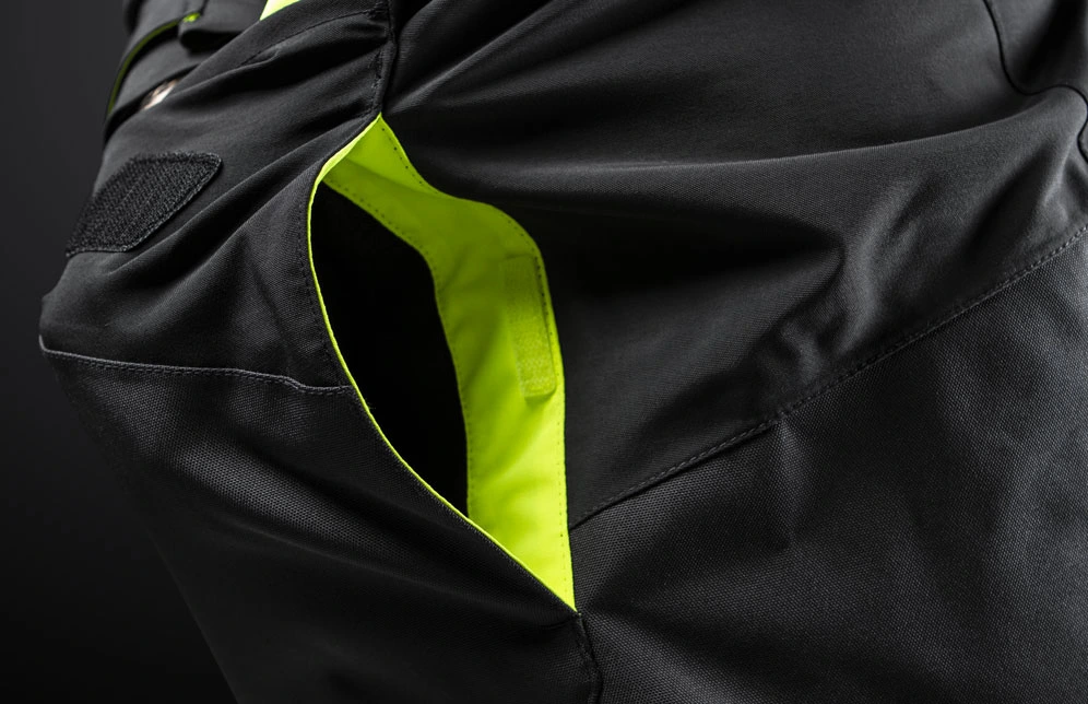 2020-featurebanner-medium-apexjacket-black-3.webp