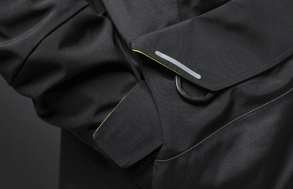2020-featurebanner-medium-apexjacket-black-2.webp