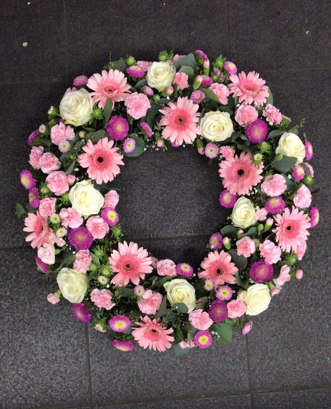 Condolence wreath-medium in pink
