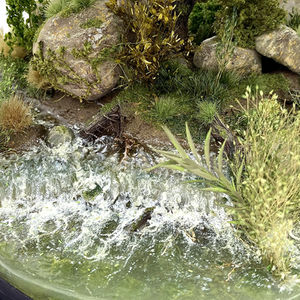 Havre de paix 
2024

20 cm x 25 cm 
Techniques : Modelage Sculpture Peinture 
Médiums : frigolite, fil de fer, pâte Epoxy, résine epoxy, papier mâché, végétation stabilisée, matières synthétiques

800€ - Vendu